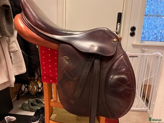Sadlar hästutrustning till salu: Pessoa AMO Hoppsadel 17,5” MW Fint skick i Trekanten - Annons 5