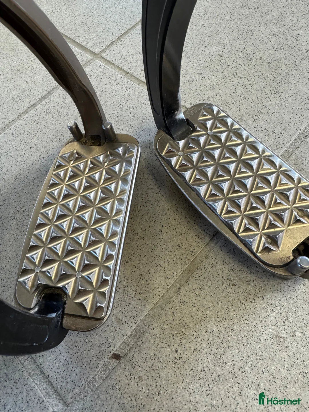 Stigbyglar hästutrustning till salu: Tech stirrups  - Annons 2