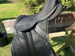 Sadlar hästutrustning till salu: Thorowgood sadel i Gävle - Annons 1