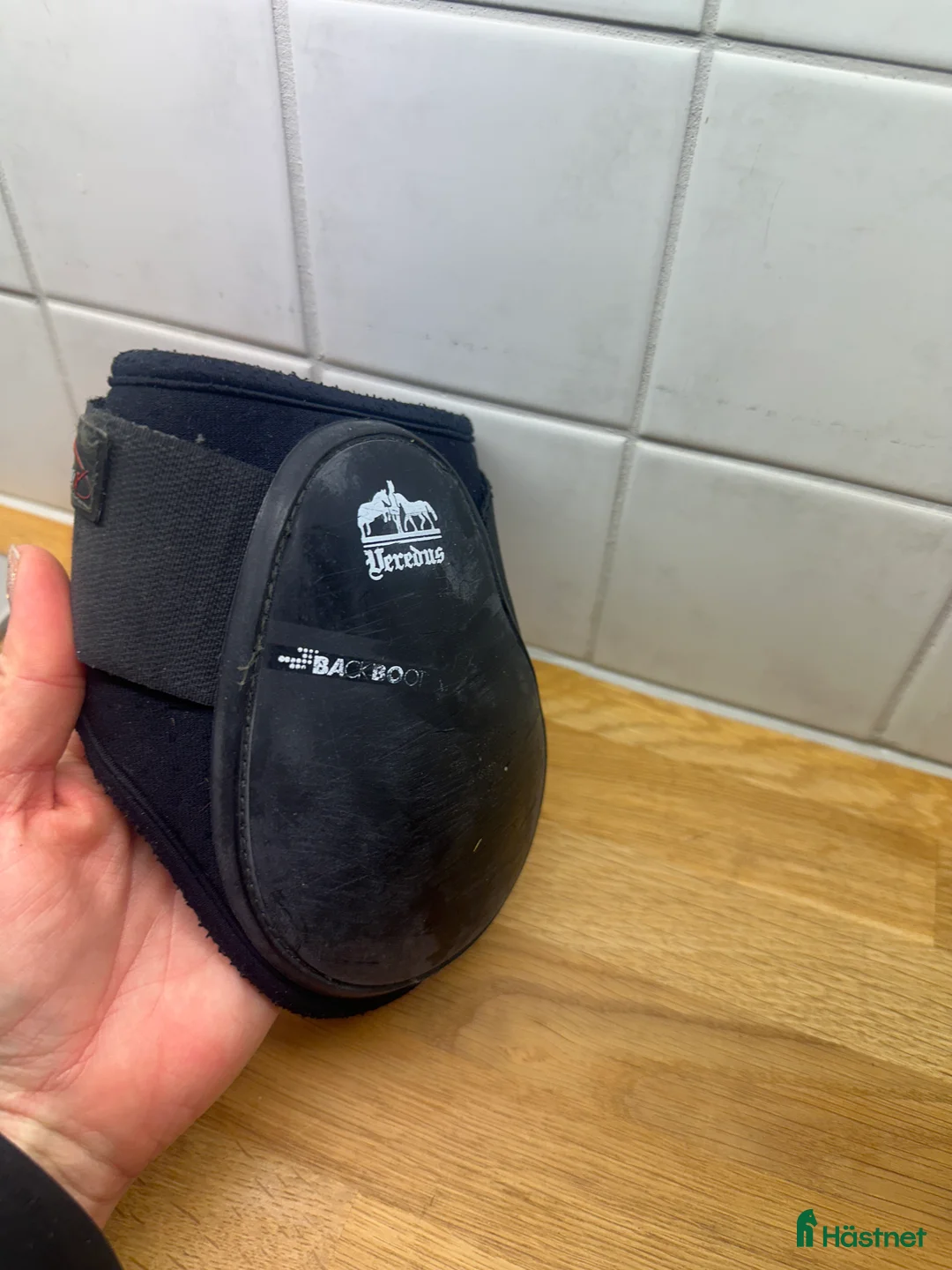 Benskydd hästutrustning till salu: Veredus bakskydd M svart  - Annons 2