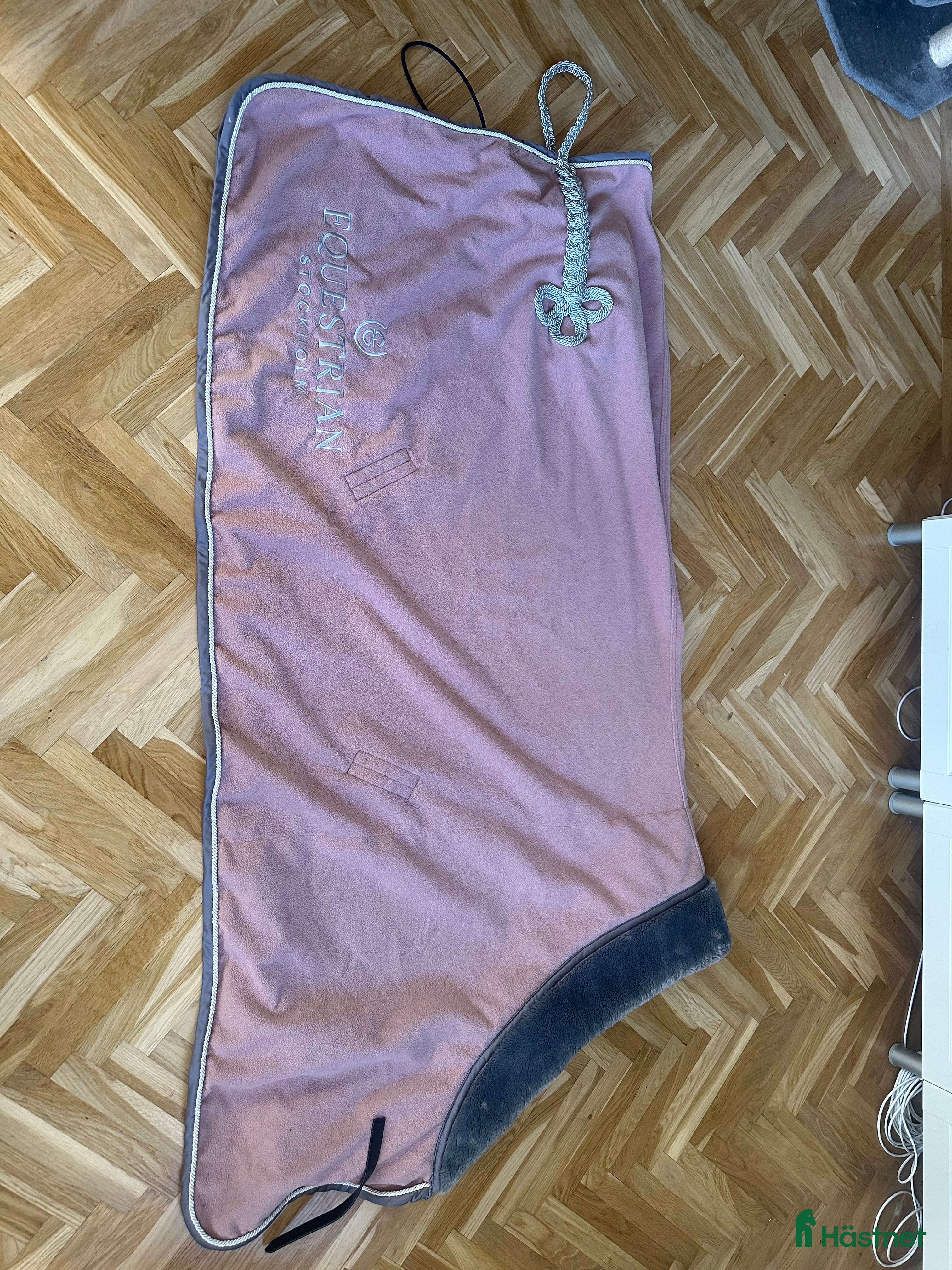 Täcken hästutrustning till salu: fleecetäcke  i Lugnvik - Annons 3