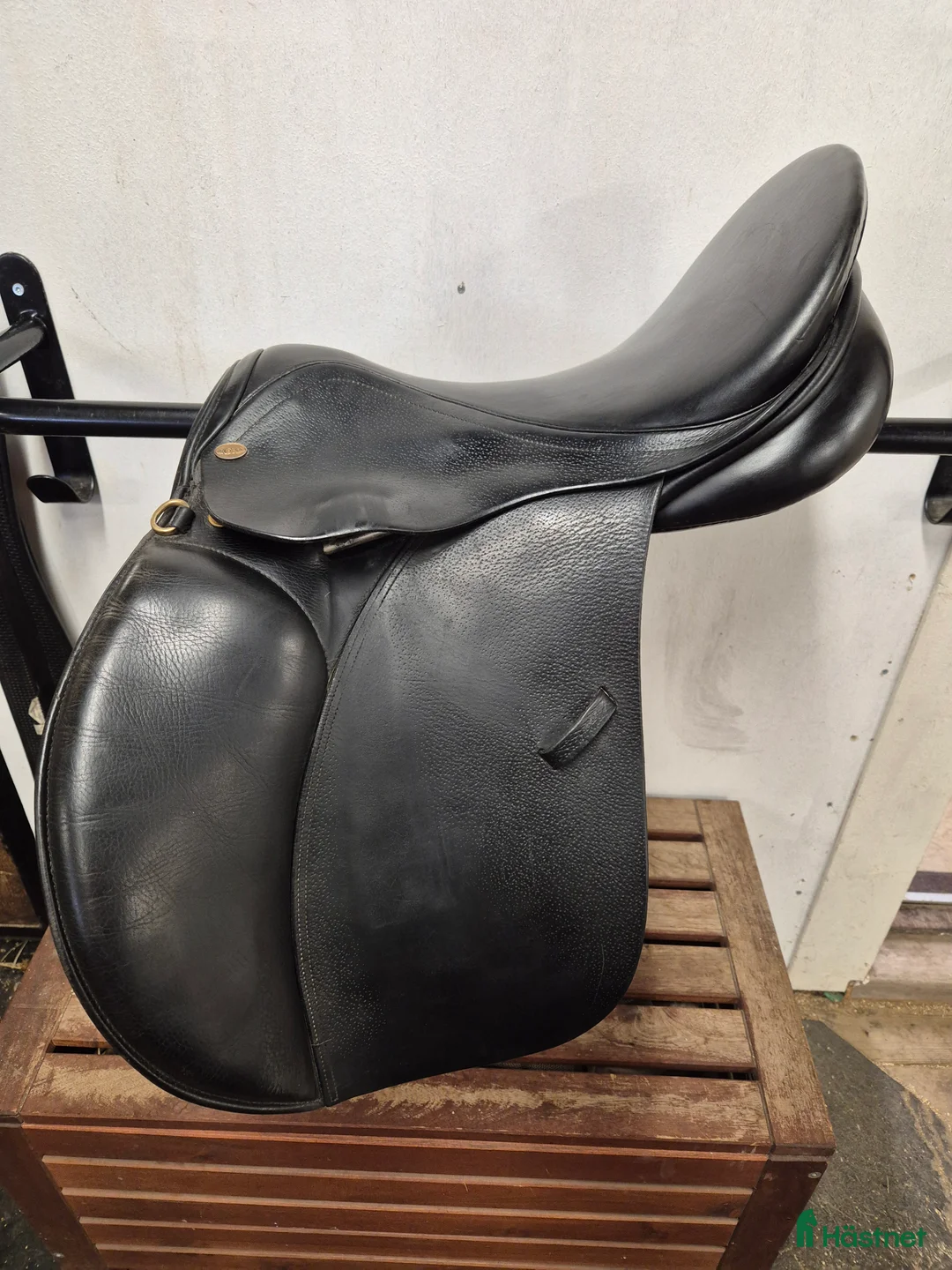 Sadlar hästutrustning till salu: Svart 17" 36 Globus Loke i Ullånger - Annons 1