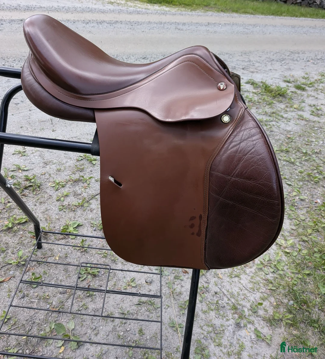 Sadlar hästutrustning till salu: Prestige Golden Star 16" bomvidd 37  - Annons 2