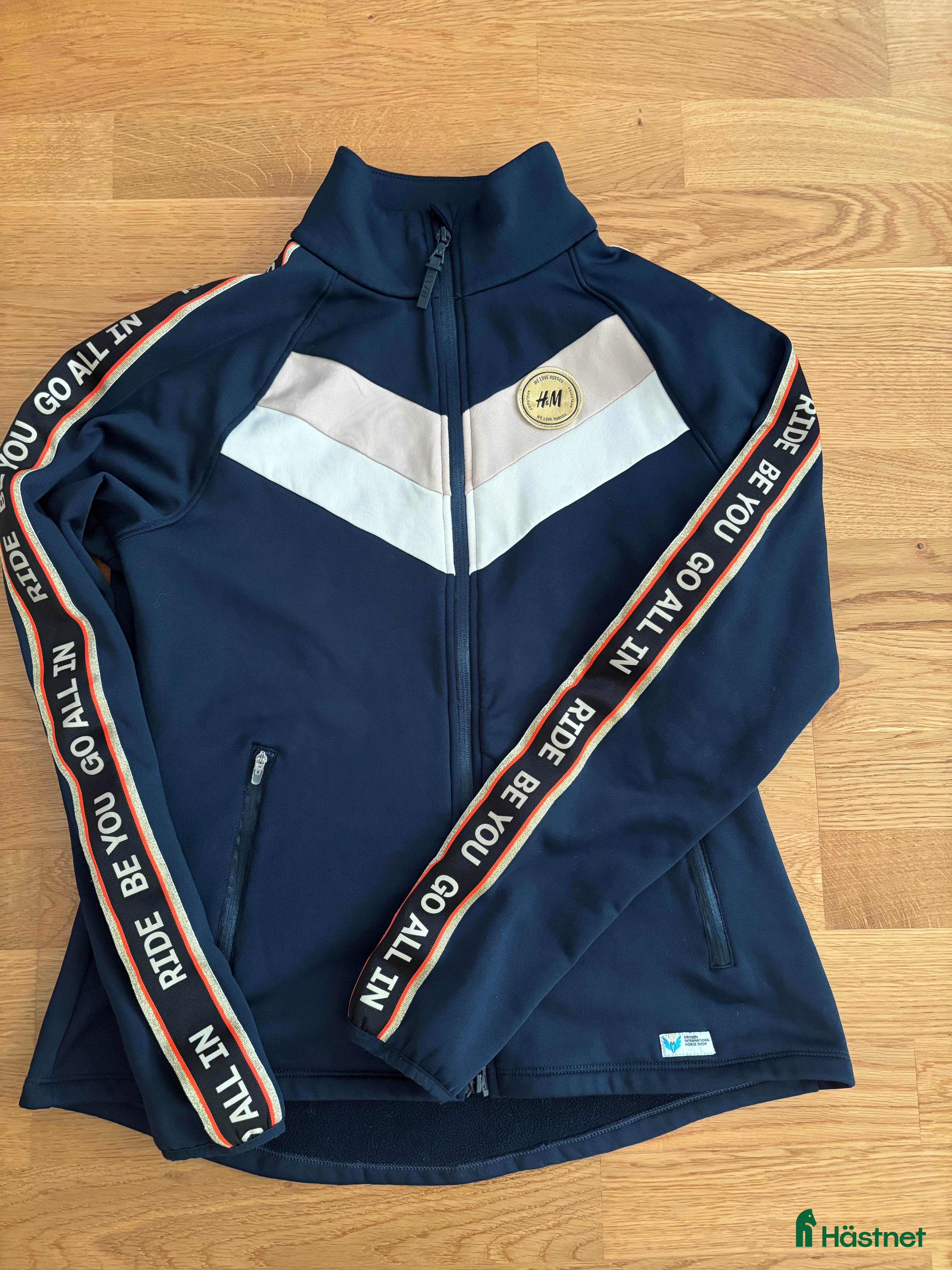 Övrig Ryttarutrustning ryttarutrustning till salu: Hm tröja i Solna - Annons 23