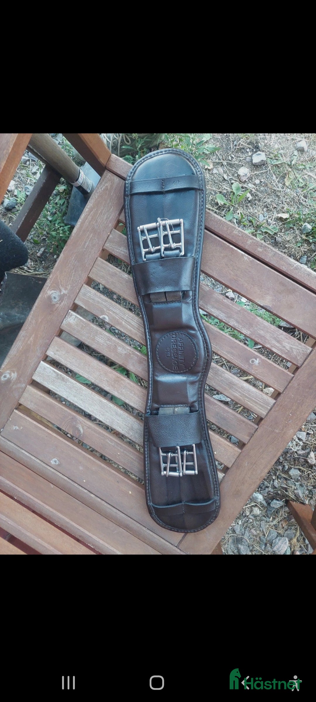 Sadeltillbehör hästutrustning till salu: Brun Affinity Dressage 40 cm sadelgjord i Gnesta - Annons 1