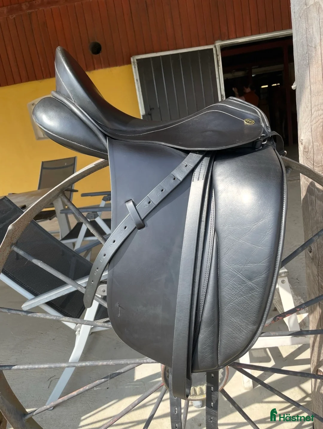 Sadlar hästutrustning till salu: Dressyrsadel 17,5” Pfiff Amaretto - Annons 1