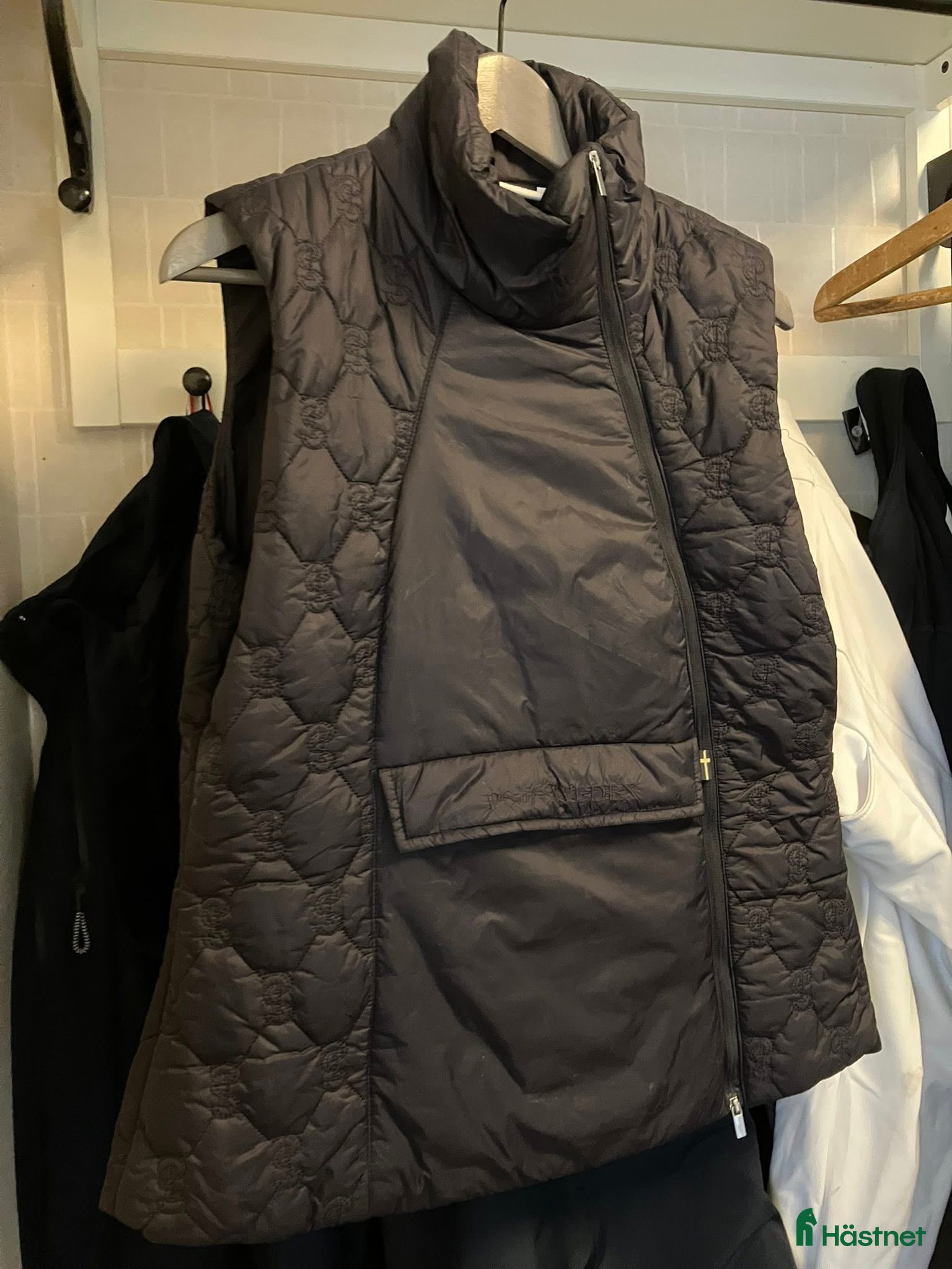 Jackor &amp; Kavajer ryttarutrustning till salu: PS of Sweden väst strl M i Skärplinge - Annons 23