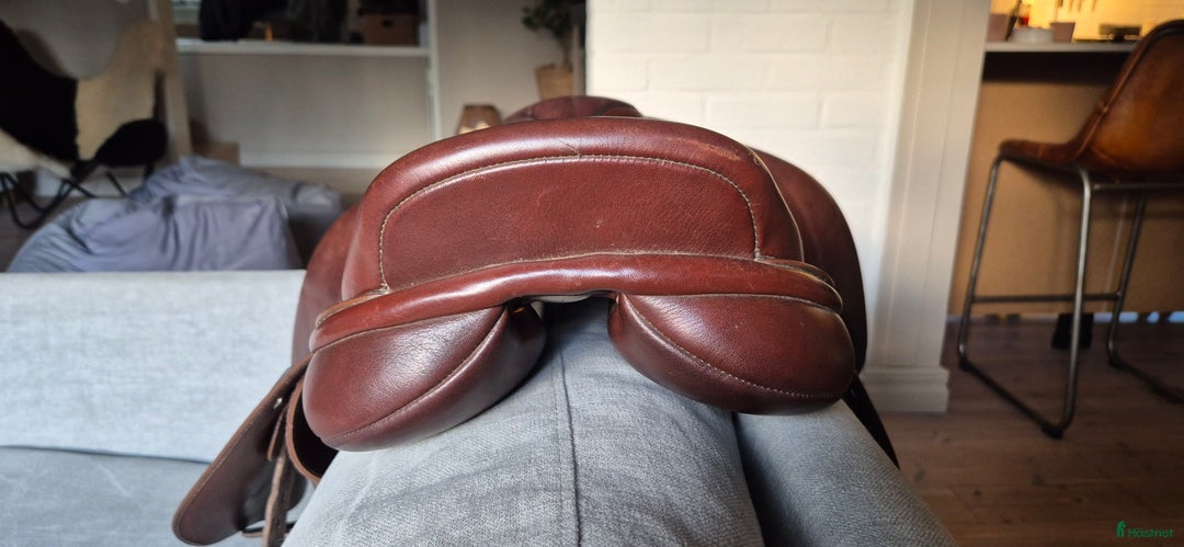 Sadlar hästutrustning till salu: Bates hoppsadel ponny i Värmdö - Annons 2