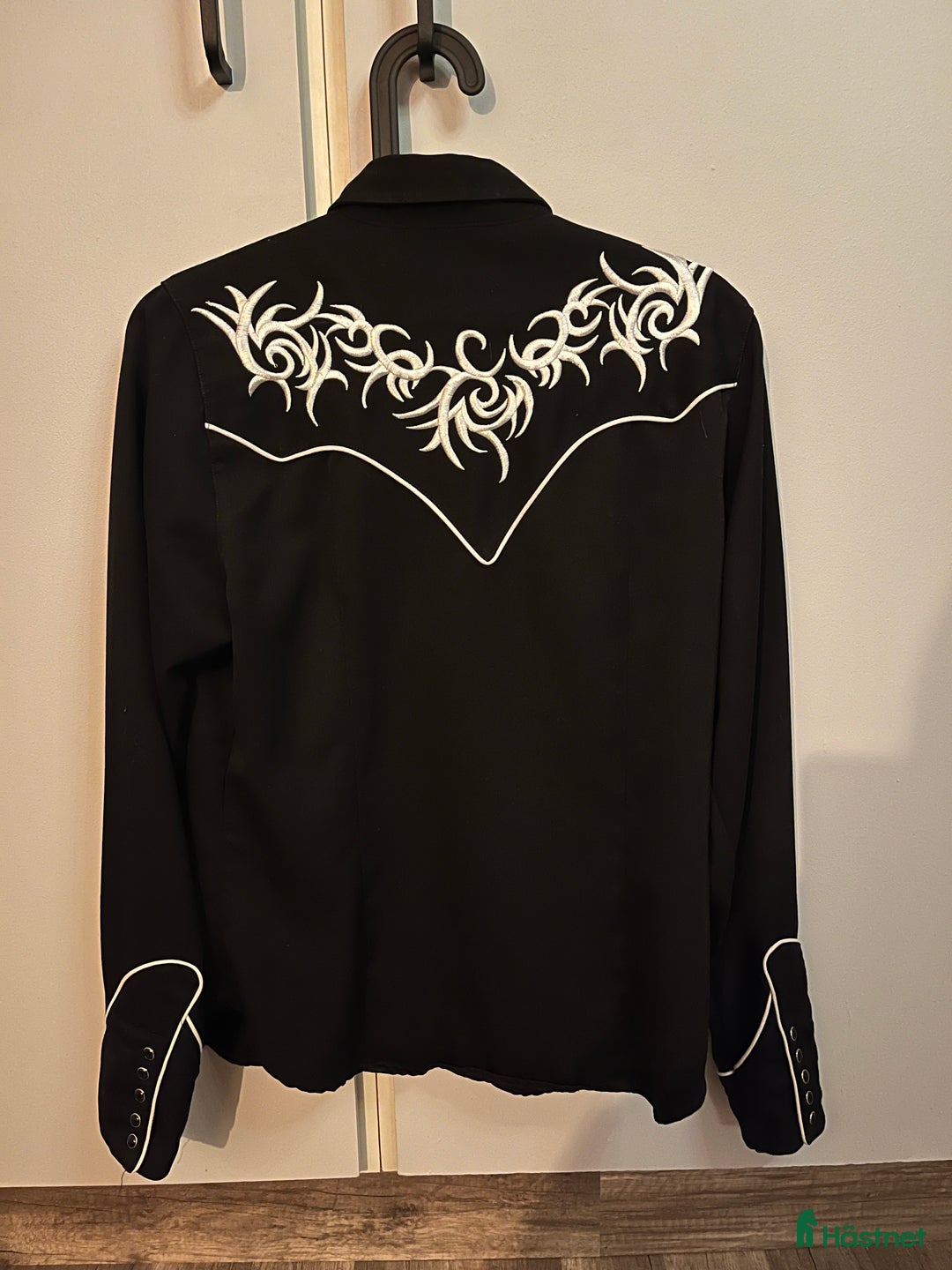 Övrigt Ridkläder ryttarutrustning till salu: Svart skjorta i Karlskoga - Annons 2