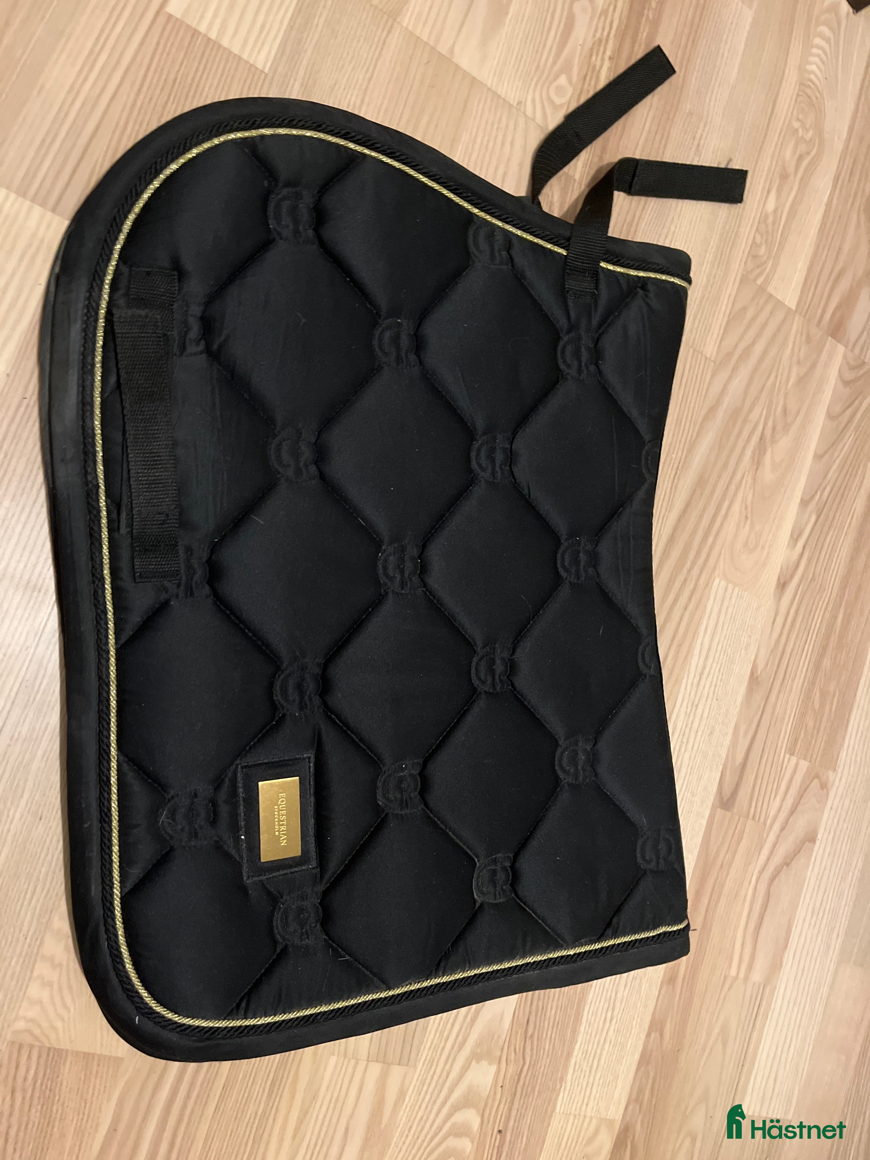 Schabrak & Vojlockar hästutrustning Equestrian Stockholm black gold i Åkersberga - Annons 2