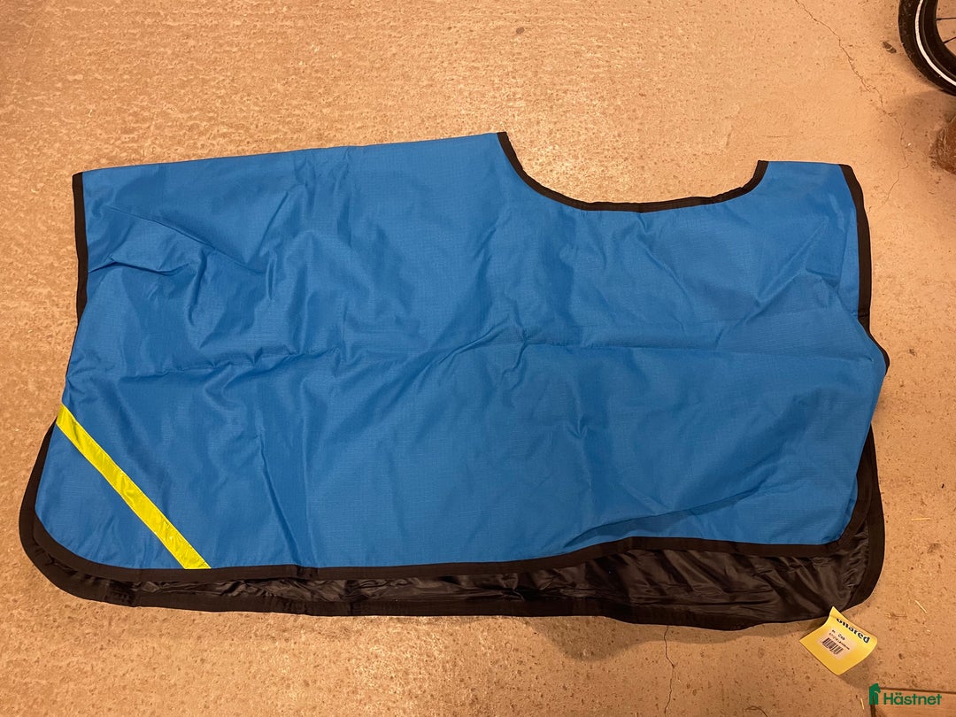 Täcken hästutrustning till salu: Ländtäcke i Vallberga - Annons 1