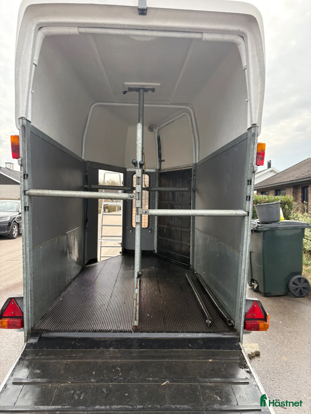 Hästtransporter  fordon & transport till salu: Hästtransport med fronturlastning  - Annons 2