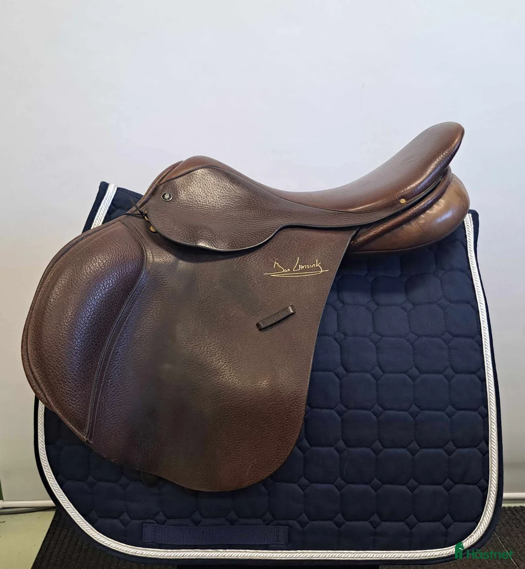 Sadlar hästutrustning till salu: BR Jos Lansink hoppsadel i Färnäs - Annons 1