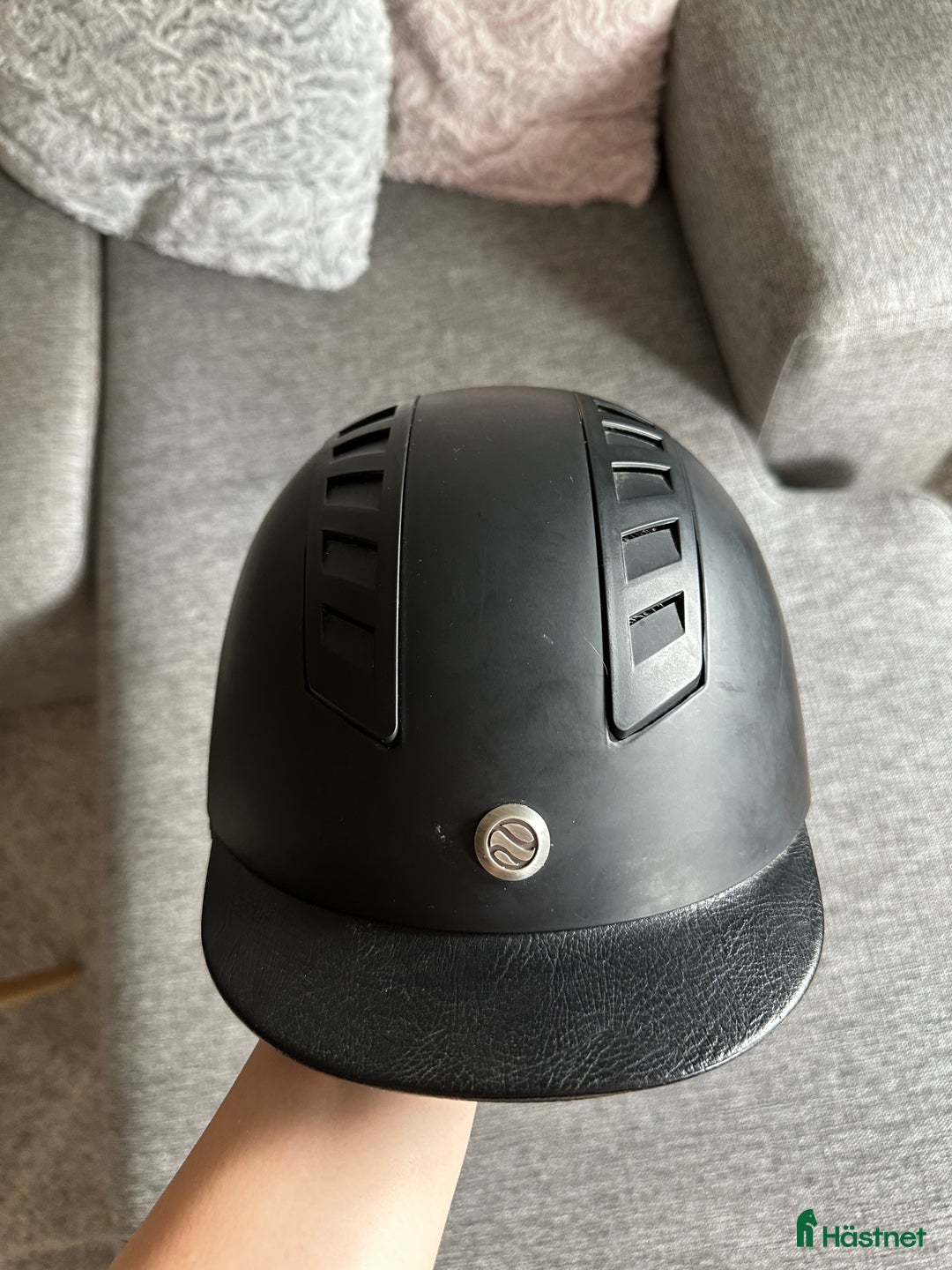 Hjälmar ryttarutrustning till salu: Back On Track hjälm i Växjö - Annons 1