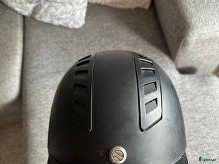 Hjälmar ryttarutrustning till salu: Back On Track hjälm i Växjö - Annons 2