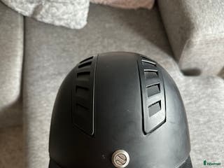 Hjälmar ryttarutrustning till salu: Back On Track hjälm i Växjö - Annons 11