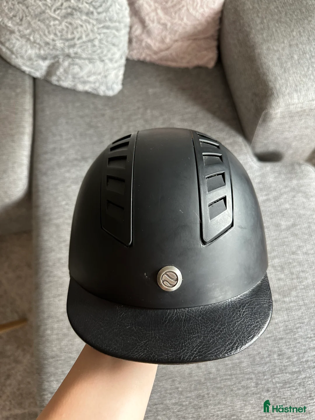 Hjälmar ryttarutrustning till salu: Back On Track hjälm i Växjö - Annons 1