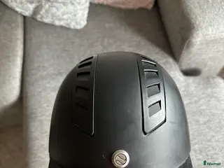 Hjälmar ryttarutrustning till salu: Back On Track hjälm i Växjö - Annons 2