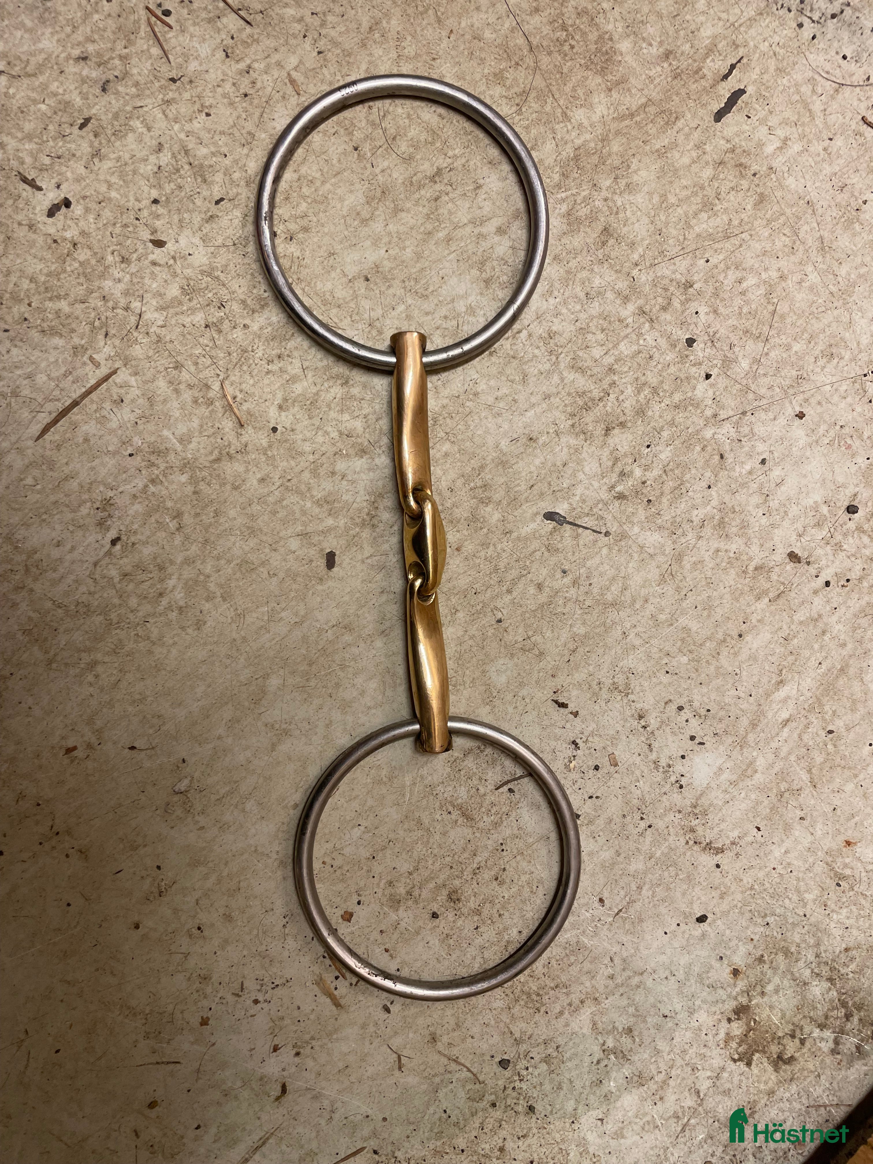 Bett hästutrustning till salu: Fager Annika Sweet Gold Stora lösa ringar i Tumba - Annons 4