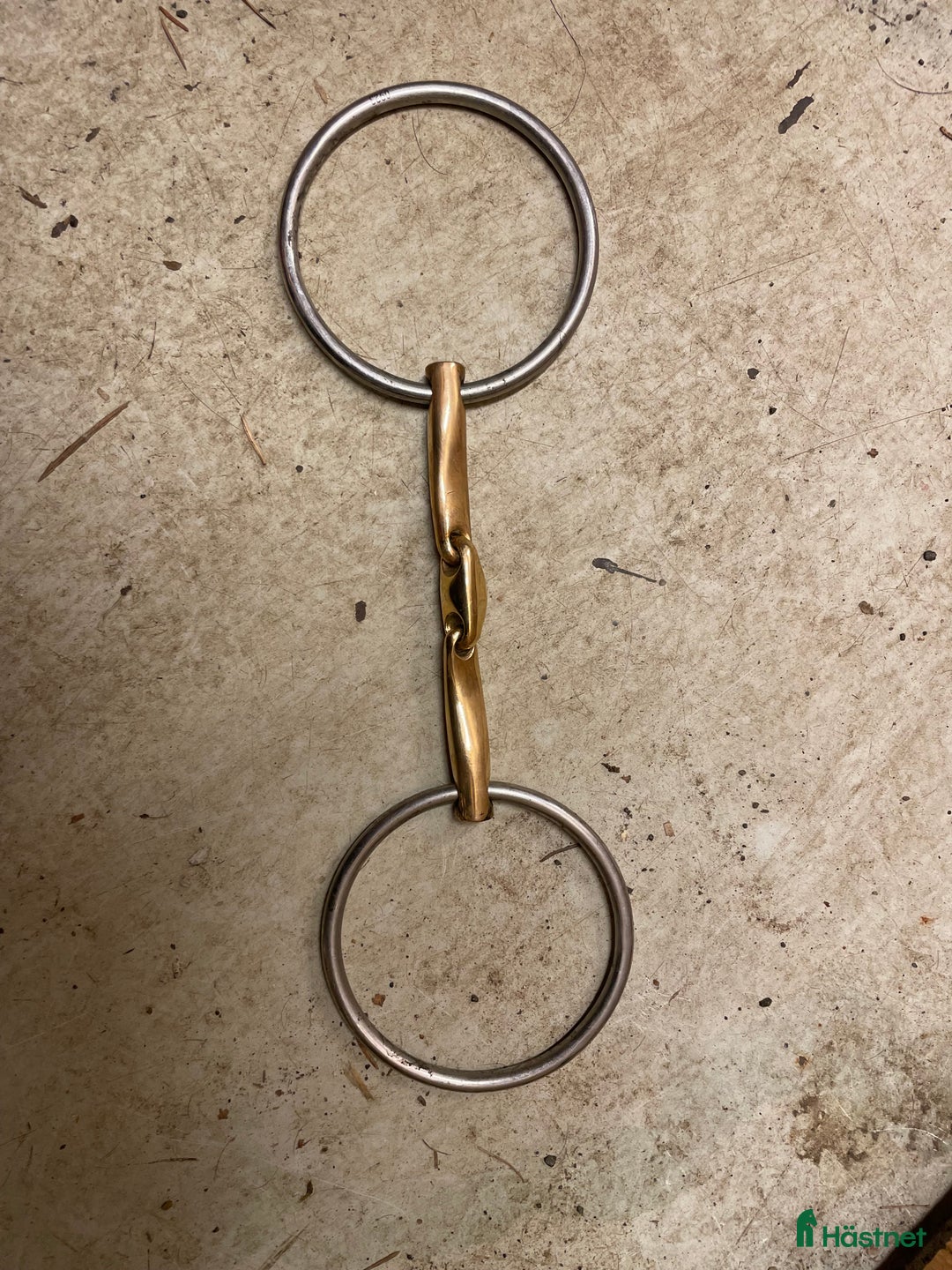 Bett hästutrustning till salu: Fager Annika Sweet Gold Stora lösa ringar i Tumba - Annons 1