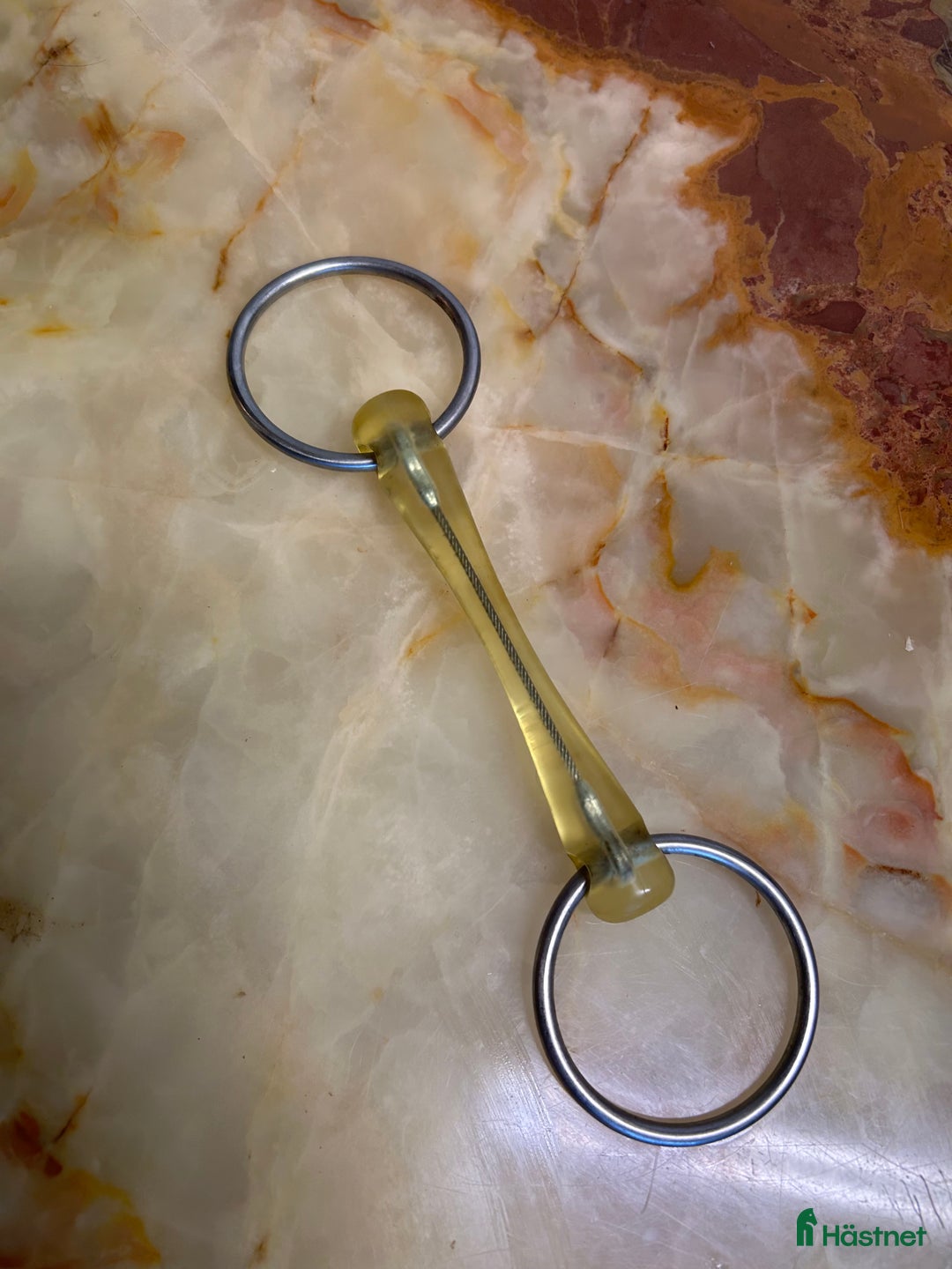 Bett hästutrustning till salu: Gummibett med säkerhetstråd. i Hällekis - Annons 5