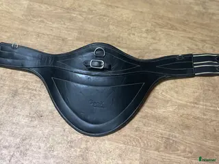 Sadeltillbehör hästutrustning Svart magplatta - Annons 24