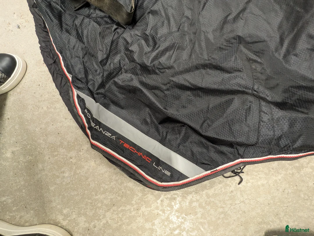 Täcken hästutrustning till salu: Skrittmaskin/tömkörningstäcke i strl full - Annons 3