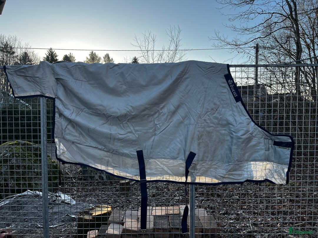 Täcken hästutrustning till salu: Bucas vintertäcke i Kvicksund - Annons 2