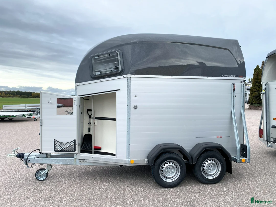 Hästtransporter  fordon & transport till salu: Fabriksny Böckmann Uno - Annons 1