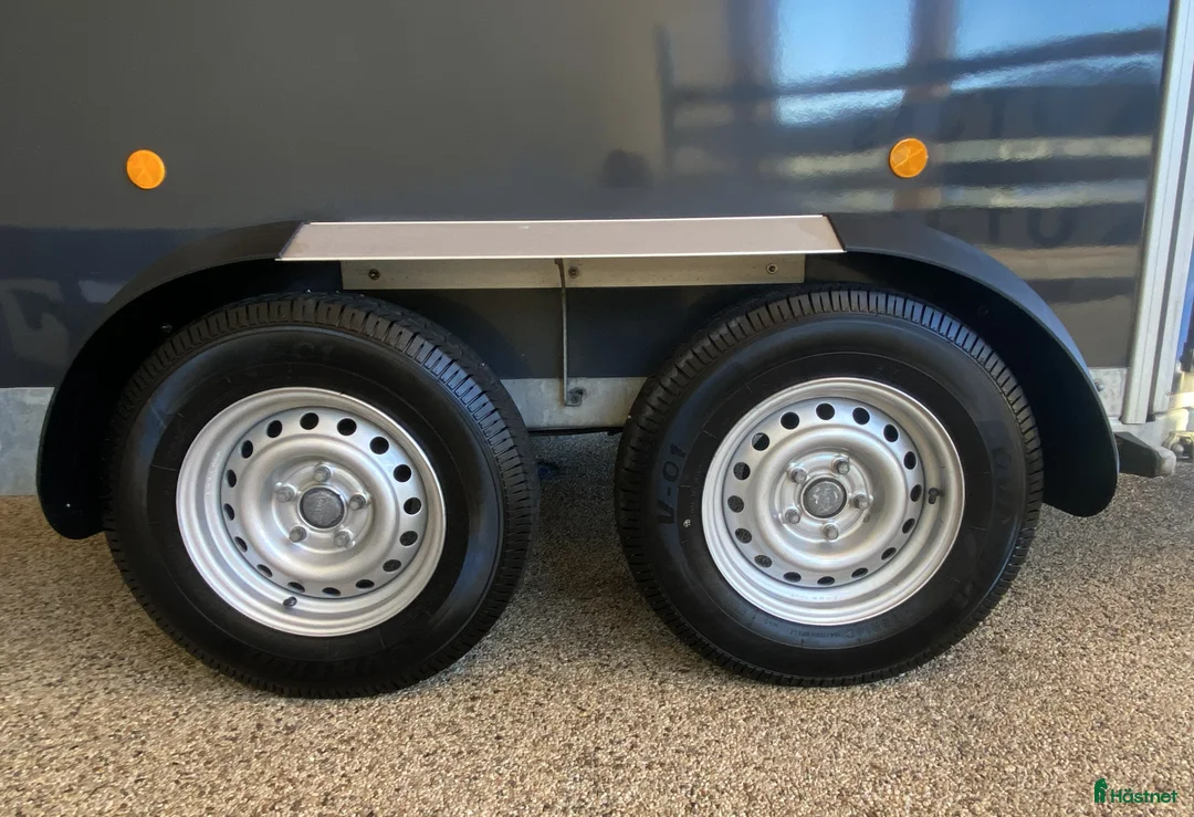 Hästtransporter  fordon & transport till salu: Stor Fautras med AidSystem i Kvicksund - Annons 9