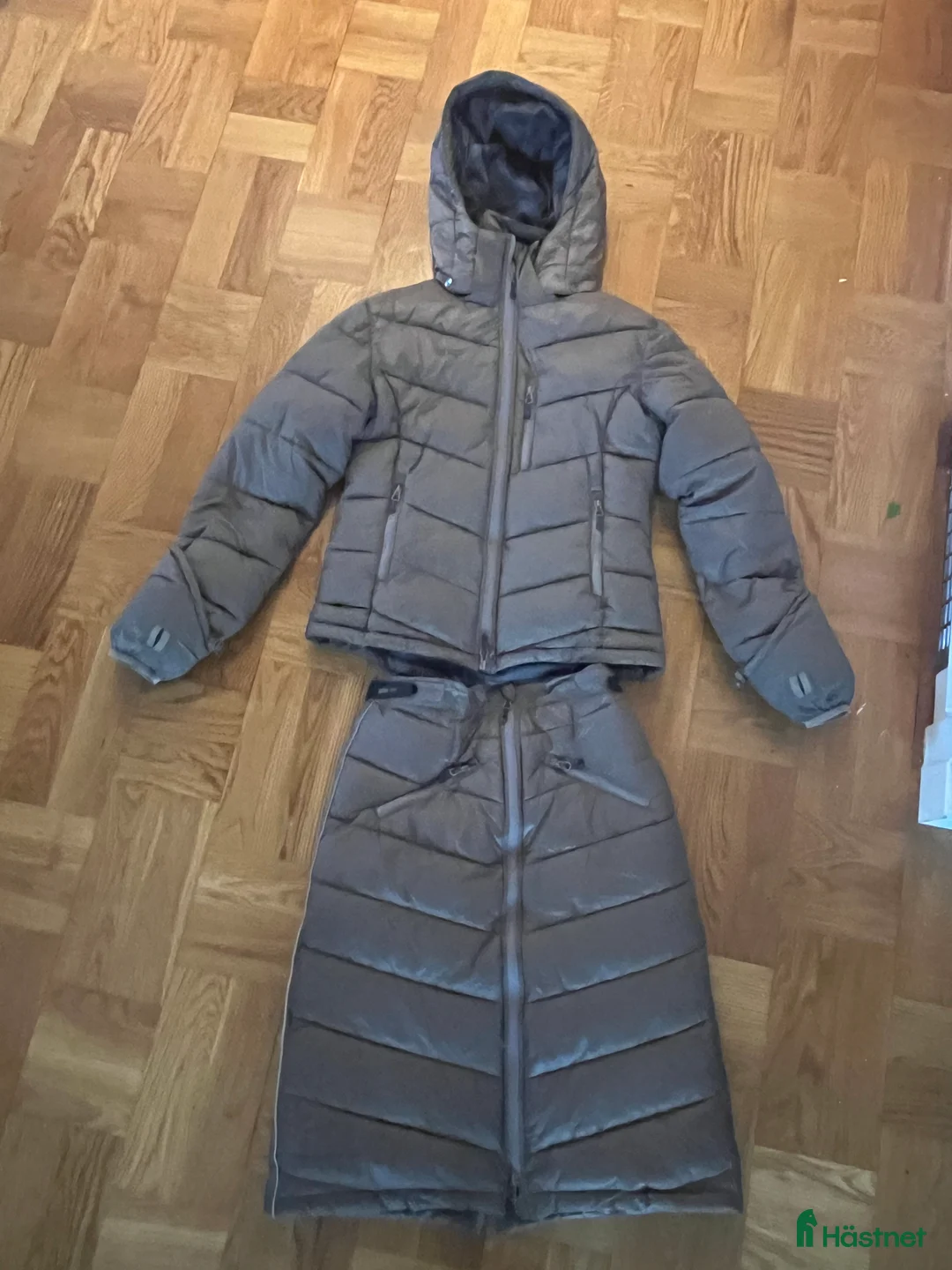 Jackor & Kavajer ryttarutrustning till salu: Uhip nordic ridjacka och kjol limited färg  - Annons 1