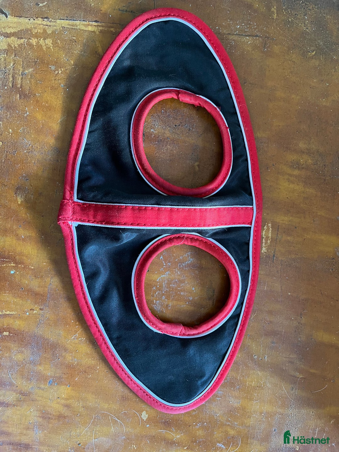 Övrig Travutrustning trav till salu: Lädergrimma, Röda svarta travsaker i Årsunda - Annons 2