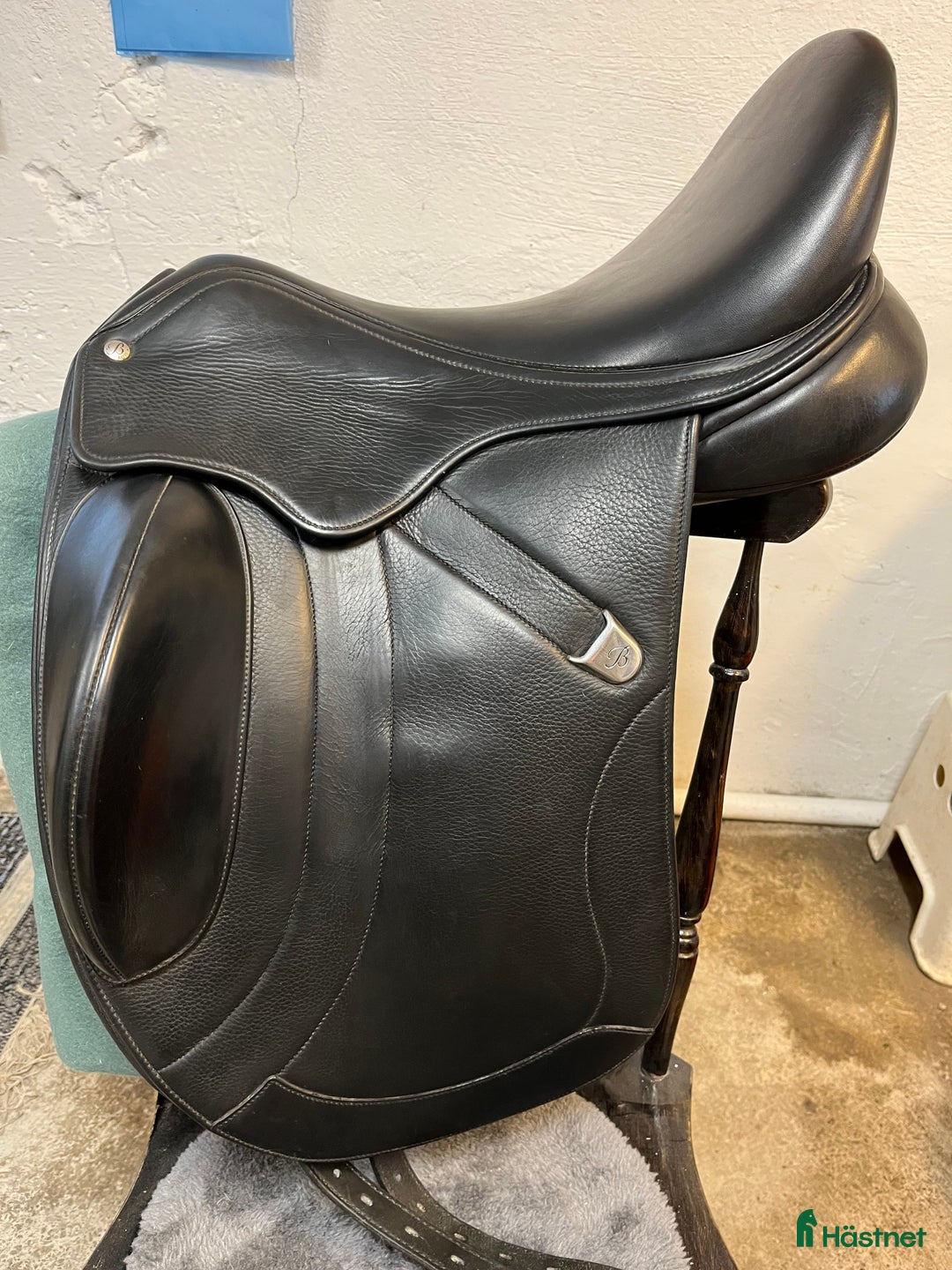Sadlar hästutrustning till salu: Välvårdad Bates Innova mono + i Segersta - Annons 1