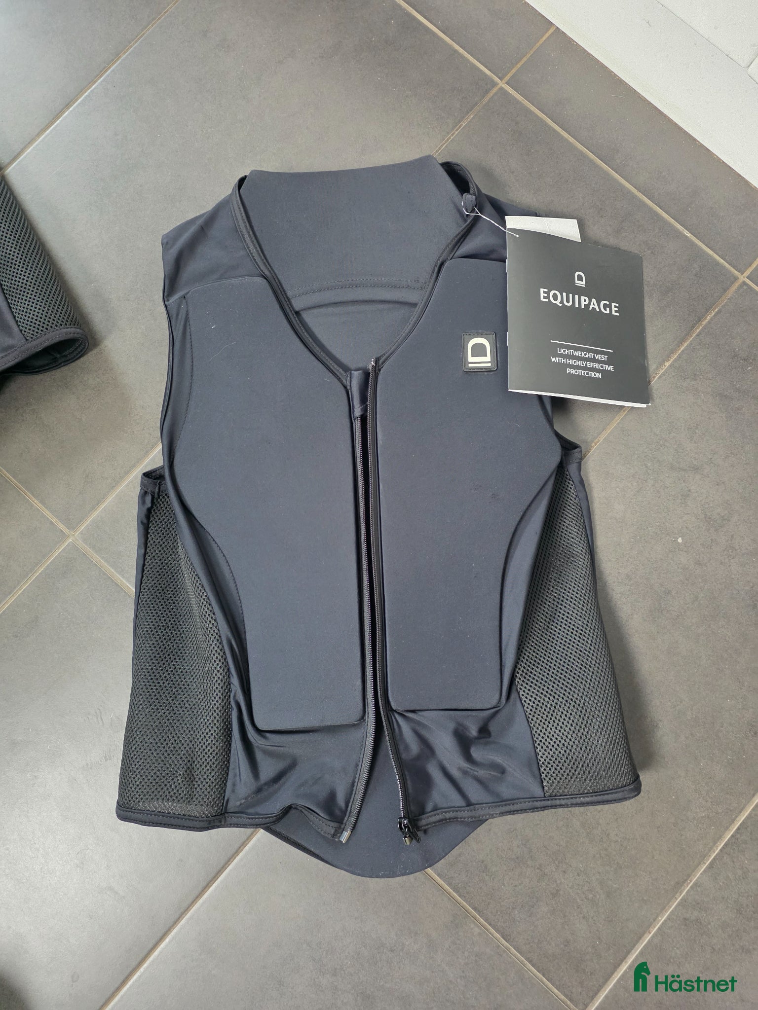 Säkerhetsvästar ryttarutrustning till salu: Equipage lättviktsväst level 2 - Annons 5