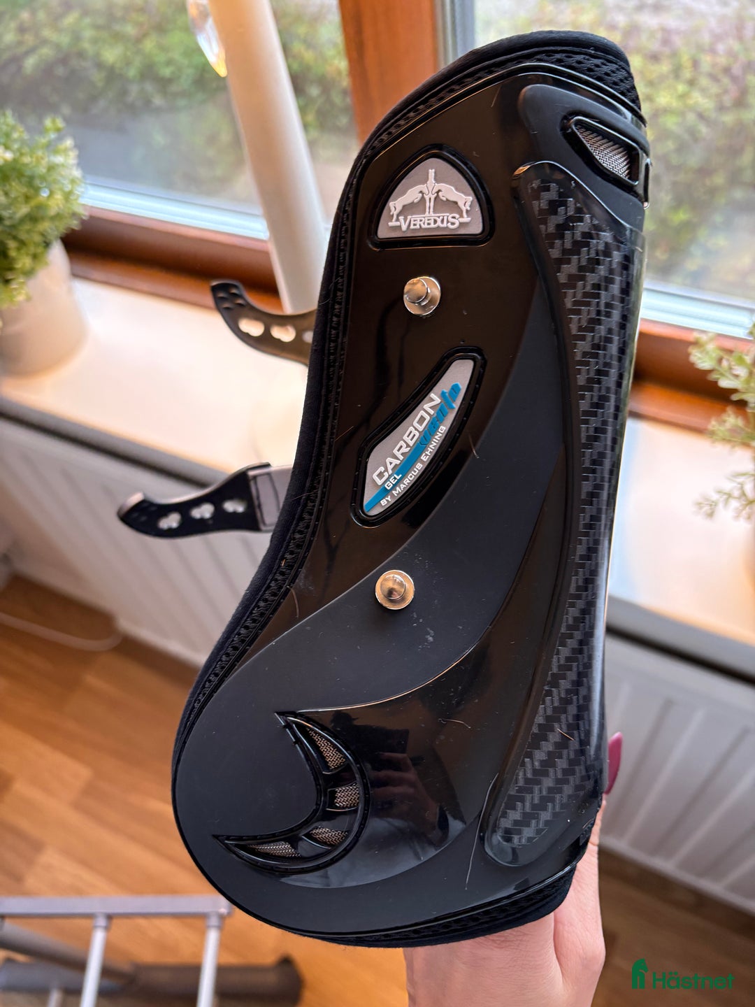 Benskydd hästutrustning till salu: Svarta Veredus carbon gel Vento M i Grangärde - Annons 5