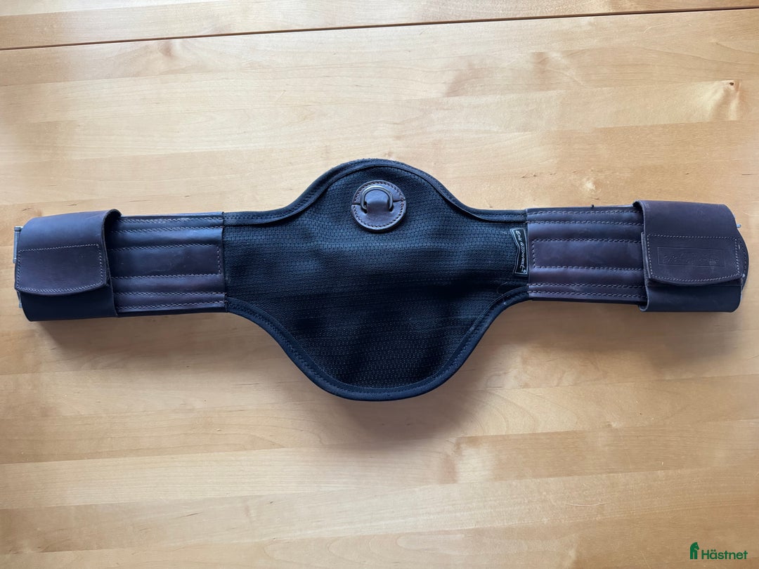 Sadeltillbehör hästutrustning till salu: ELT dressyrgjord 70cm i Täby - Annons 1