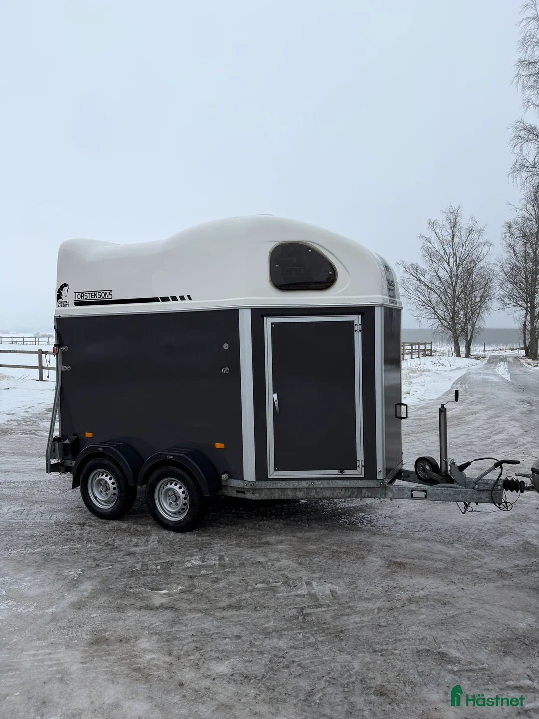 Hästtransporter  fordon & transport till salu: Cheval Sadelkammare alugolv hästtransport  i Västerås - Annons 2