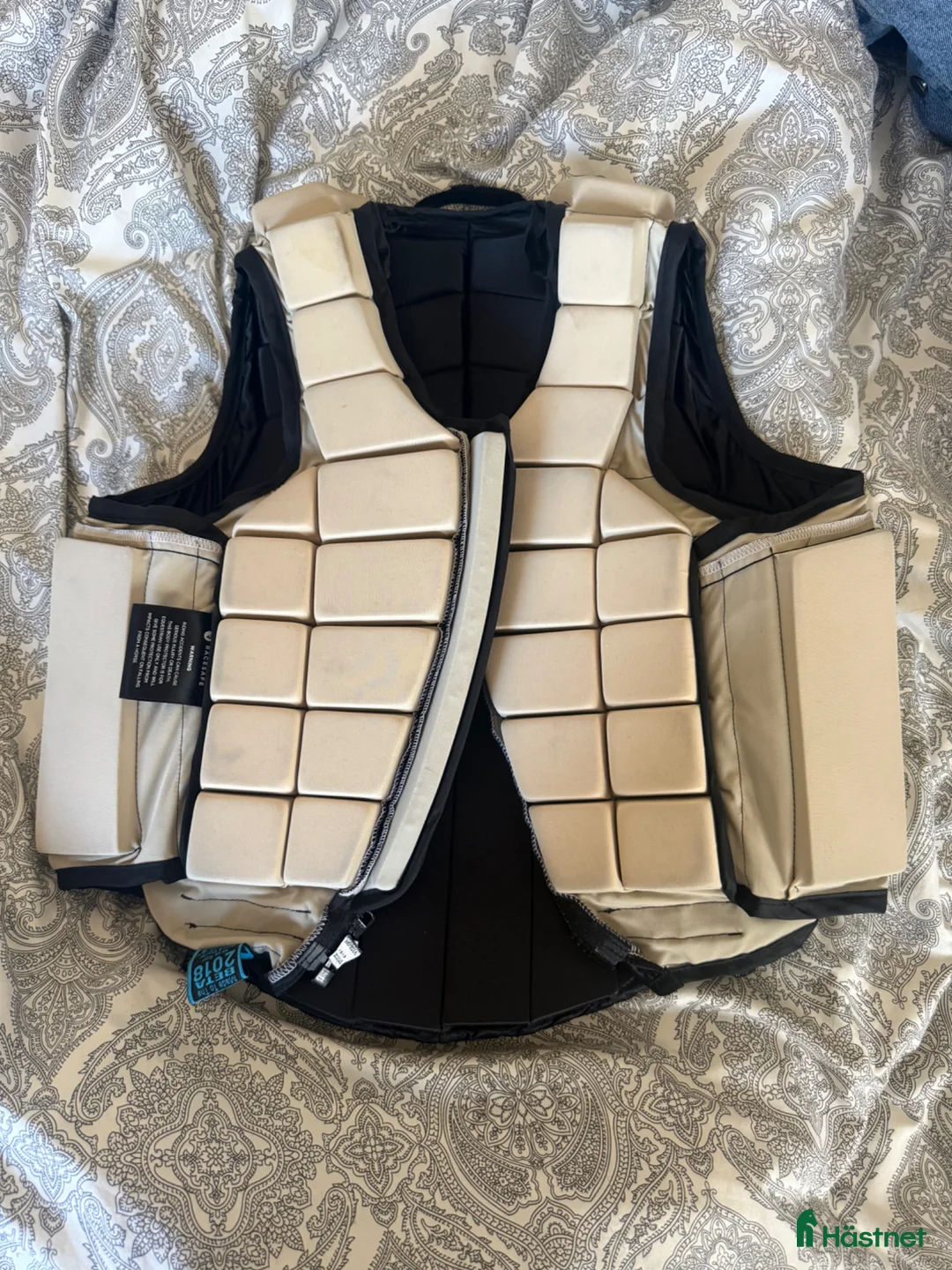 Säkerhetsvästar ryttarutrustning till salu: Racesafe säkerhetsväst  i Lenhovda - Annons 2