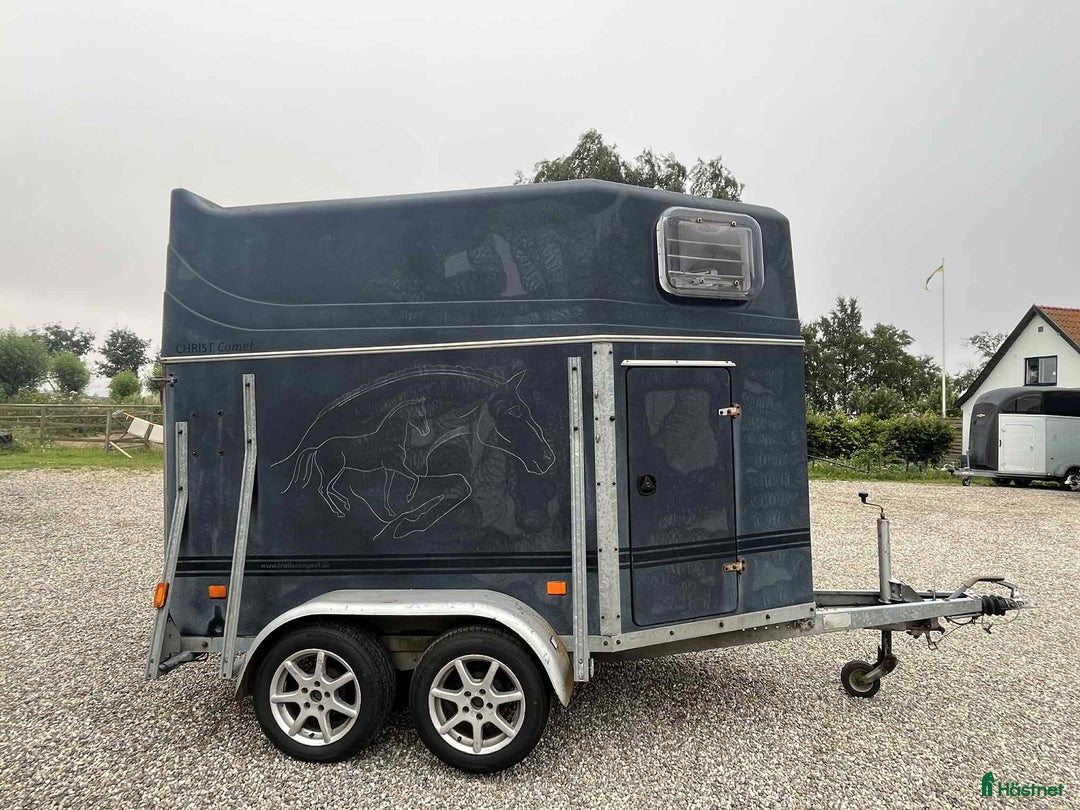 Hästtransporter  fordon & transport till salu: Fin hästtransport i glasfiber med sadelkammare i Löderup - Annons 5