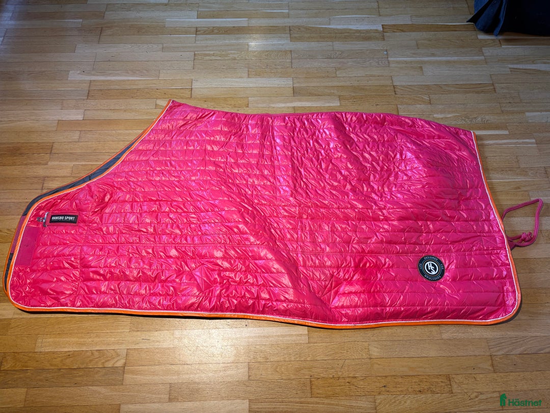 Täcken hästutrustning till salu: Rosa Täcken strl 135 i Sandviken - Annons 2