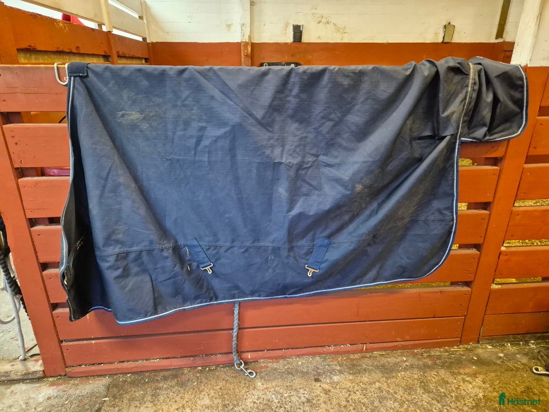 Täcken hästutrustning till salu: Ofodrat regntäcke  i Mjölby - Annons 1