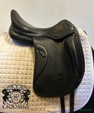 Sadlar hästutrustning till salu: Dressyrsadel Amerigo Pasubio Siena 17,5" i Uppsala - Annons 4