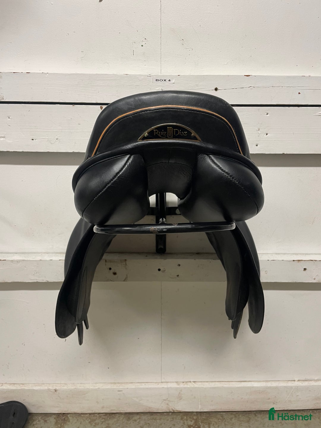 Sadlar hästutrustning till salu: Lippo Fazzino Sadel 16,5 tum Svart i Växjö - Annons 3