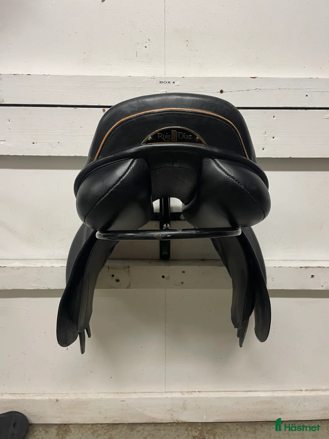 Sadlar hästutrustning till salu: Lippo Fazzino Sadel 16,5 tum Svart i Växjö - Annons 3