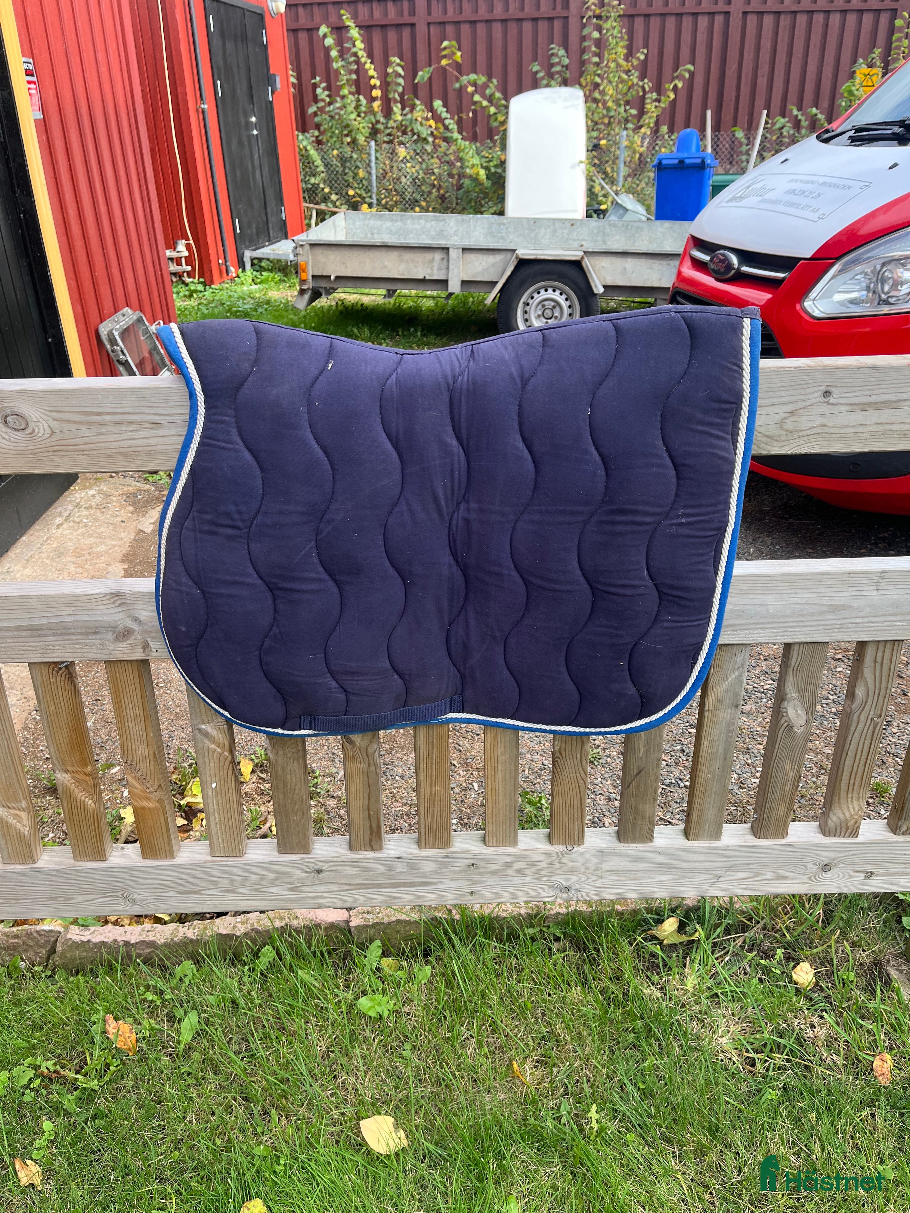Schabrak & Vojlockar hästutrustning till salu: Mörkblått hoppschabrak från protector i Vejbystrand - Annons 20