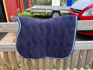 Schabrak & Vojlockar hästutrustning till salu: Mörkblått hoppschabrak från protector i Vejbystrand - Annons 20