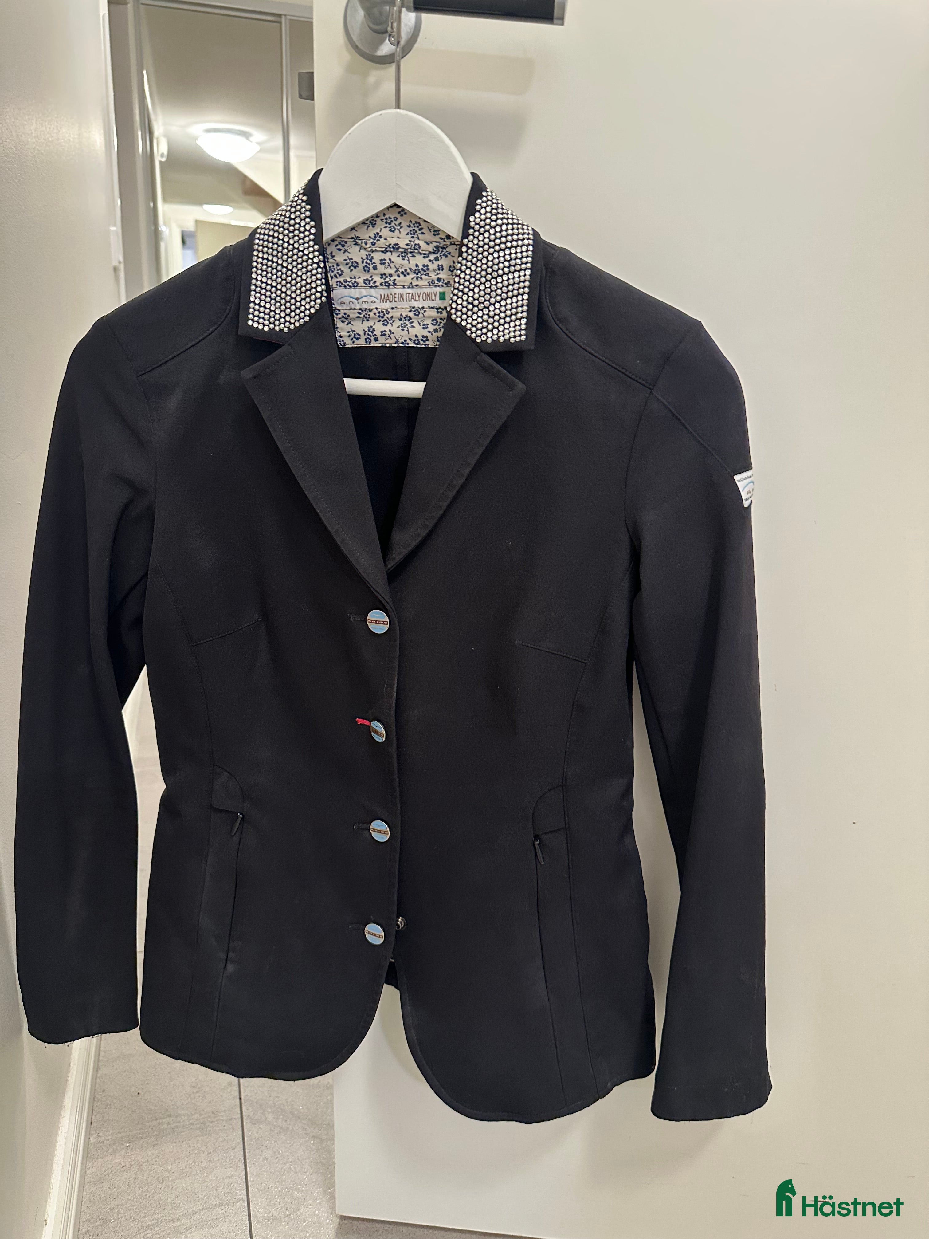 Jackor & Kavajer ryttarutrustning till salu: Animo kavaj med strass i Söderhamn - Annons 21