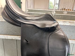 Sadlar hästutrustning till salu: Jätteskön sadel som passar många ryggar i Annelöv - Annons 4
