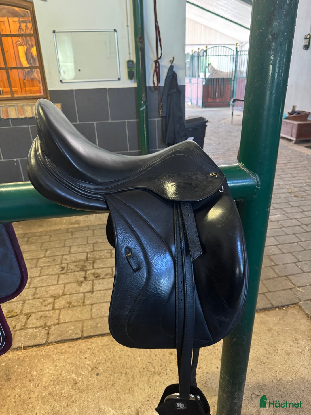 Sadlar hästutrustning till salu: Super härlig dressyrsadel till bra pris!! i Hörby - Annons 2