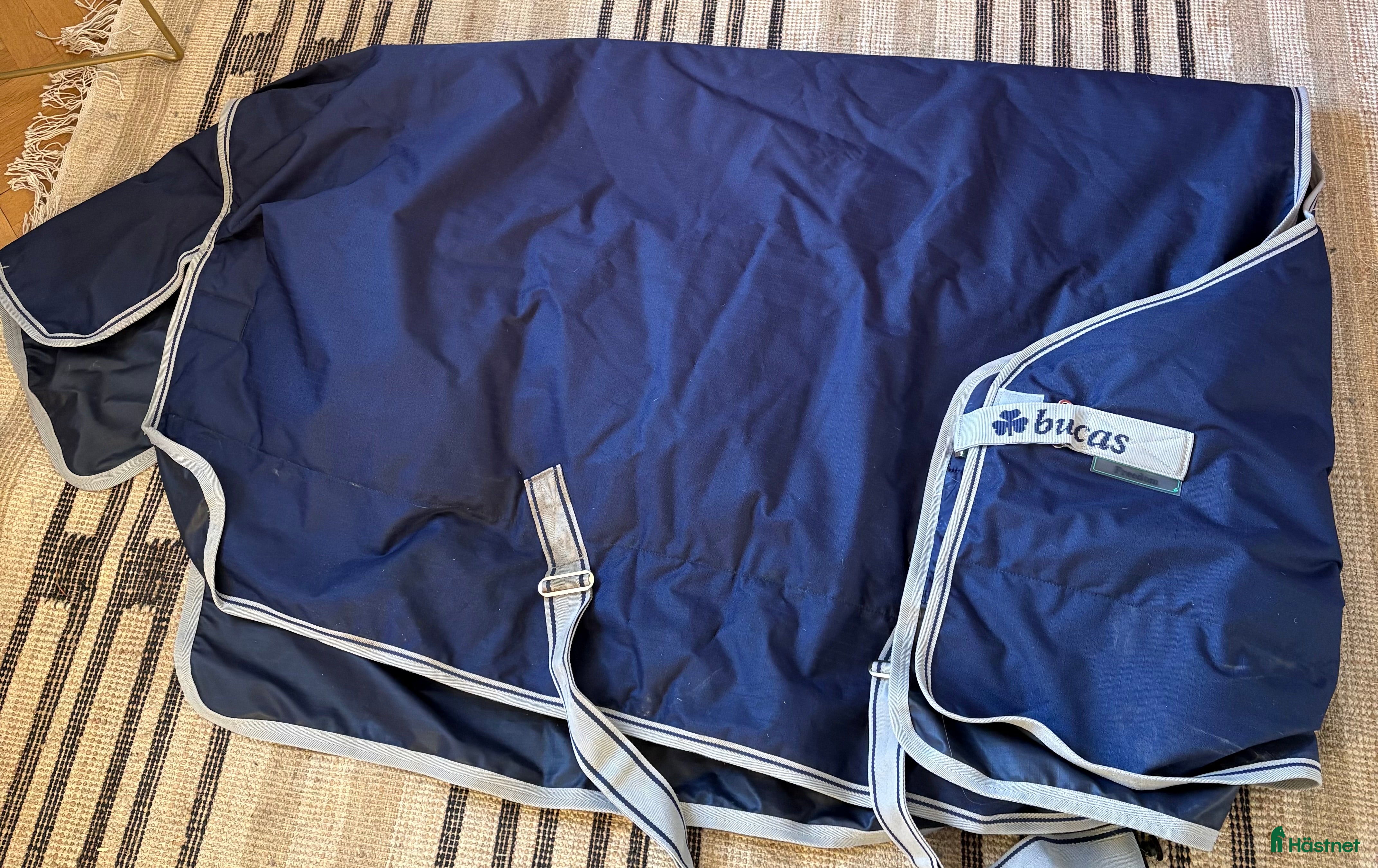 Täcken hästutrustning till salu: Vintertäcke Bucas Freedom 300g i Motala - Annons 24